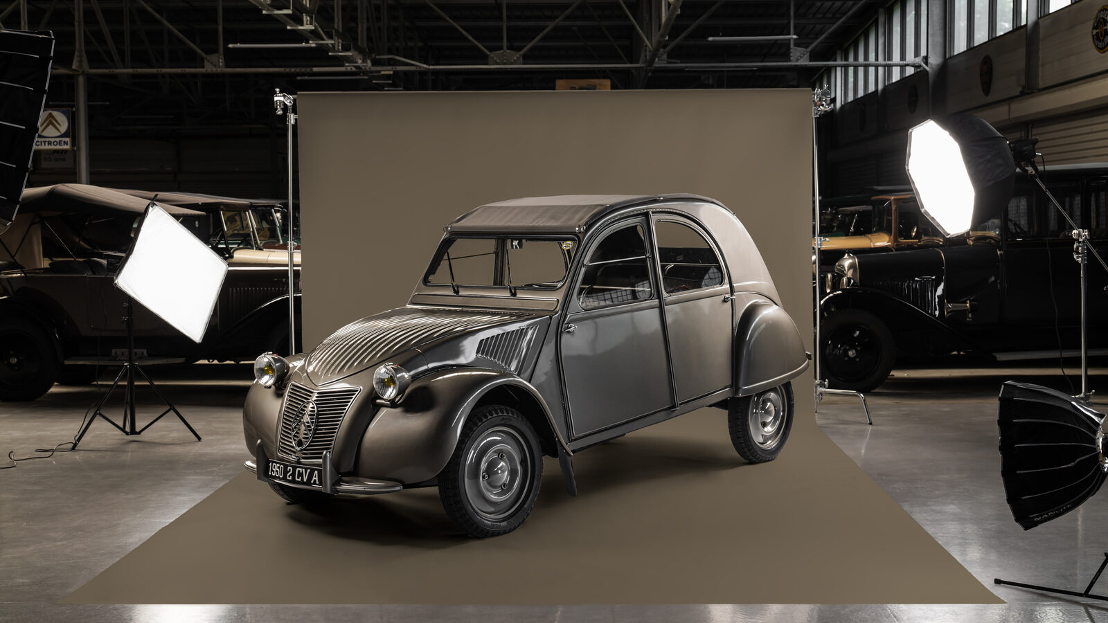 7 octobre 1948 : La 2 CV fait sourire le Grand Palais avant d&rsquo;imposer sa loi