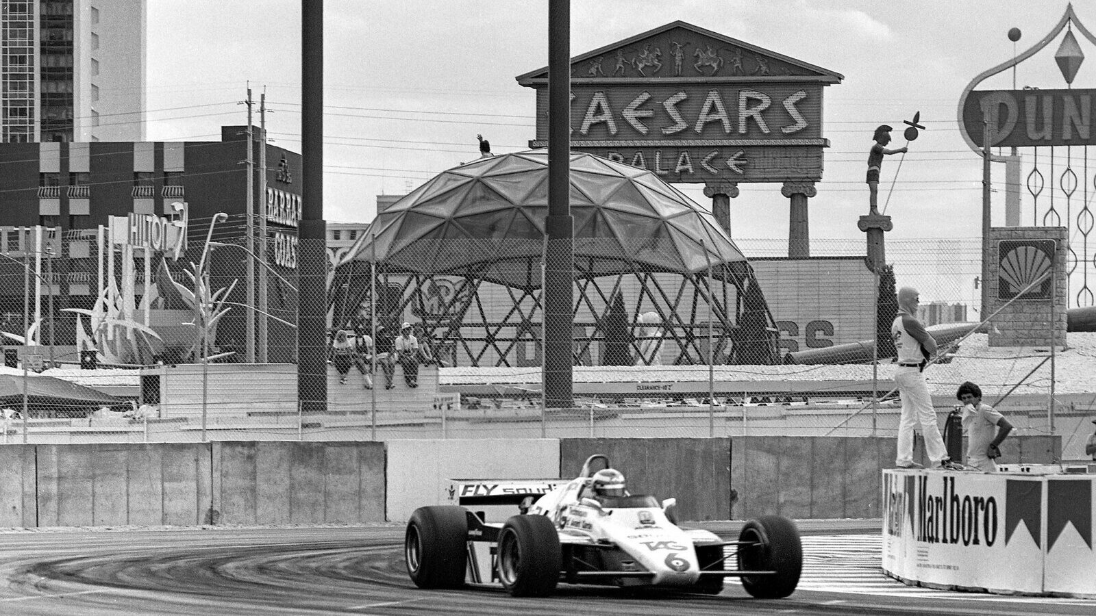 25 septembre 1982 : Une clope, des nausées et un parking de casino pour sacrer Keke Rosberg
