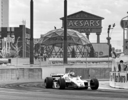 25 septembre 1982 : Une clope, des nausées et un parking de casino pour sacrer Keke Rosberg