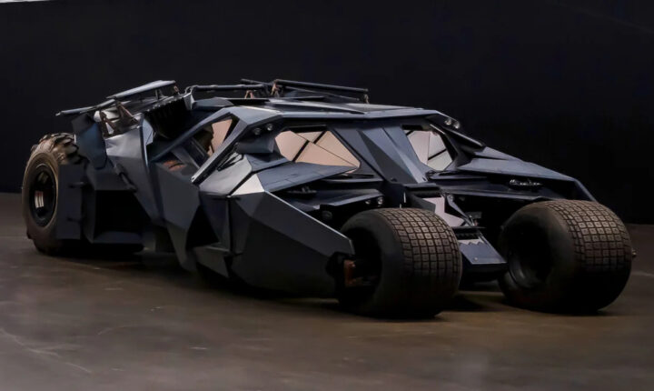 Batmobile Tumbler : Le char urbain de Bruce Wayne dans « The Dark Knight »