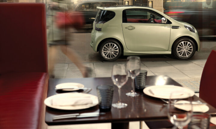 Aston Martin Cygnet : La citadine Toyota maquillée pour sauver les rejets de CO₂