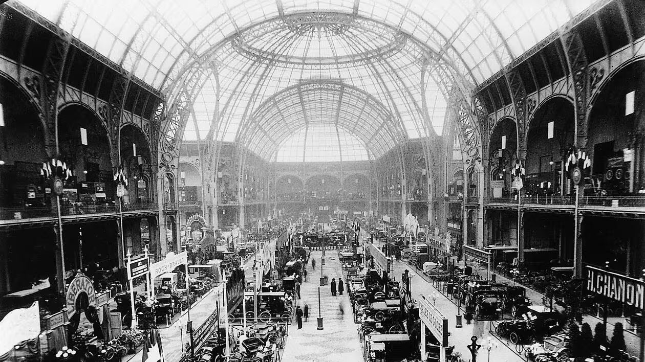 11 octobre 1959 : L’asphyxie glorieuse du Salon de l’auto sous la verrière du Grand Palais