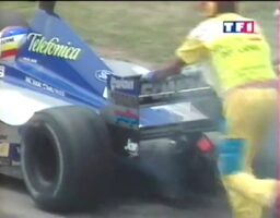Nürburgring 1999 : Quarante-cinq tours sous la bruine, une boîte cassée et les larmes de Luca Badoer