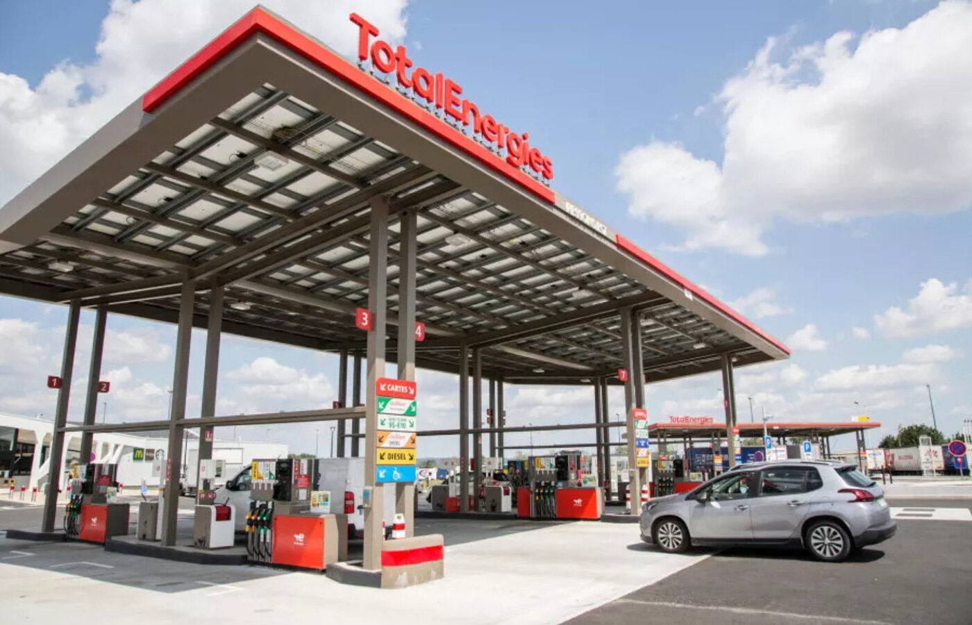 Pouvoir d’achat et carburant : faire 100 km coûte-t-il vraiment plus cher aujourd’hui qu’en 1950 ?