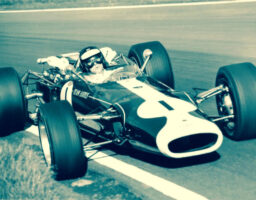 2 octobre 1966 : Huit arbres à cames, deux vilebrequins et le hold-up de Jim Clark avec le H16 BRM