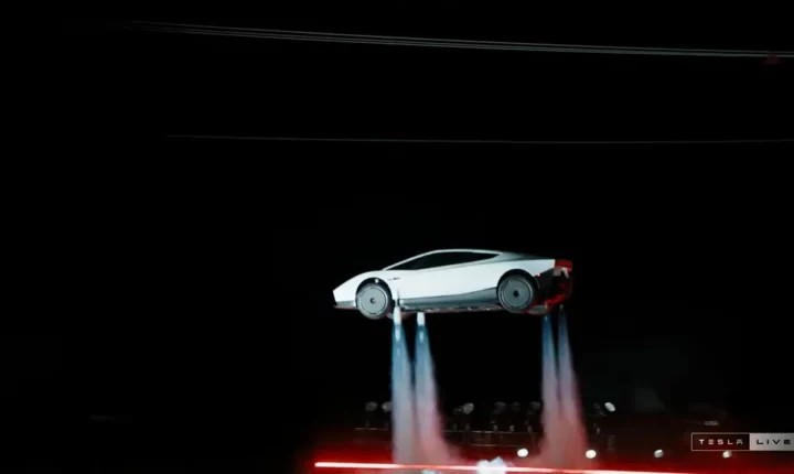 Tesla Roadster : Des fusées, des saltos et 250 000 euros d’acompte pour une sportive sans carte grise