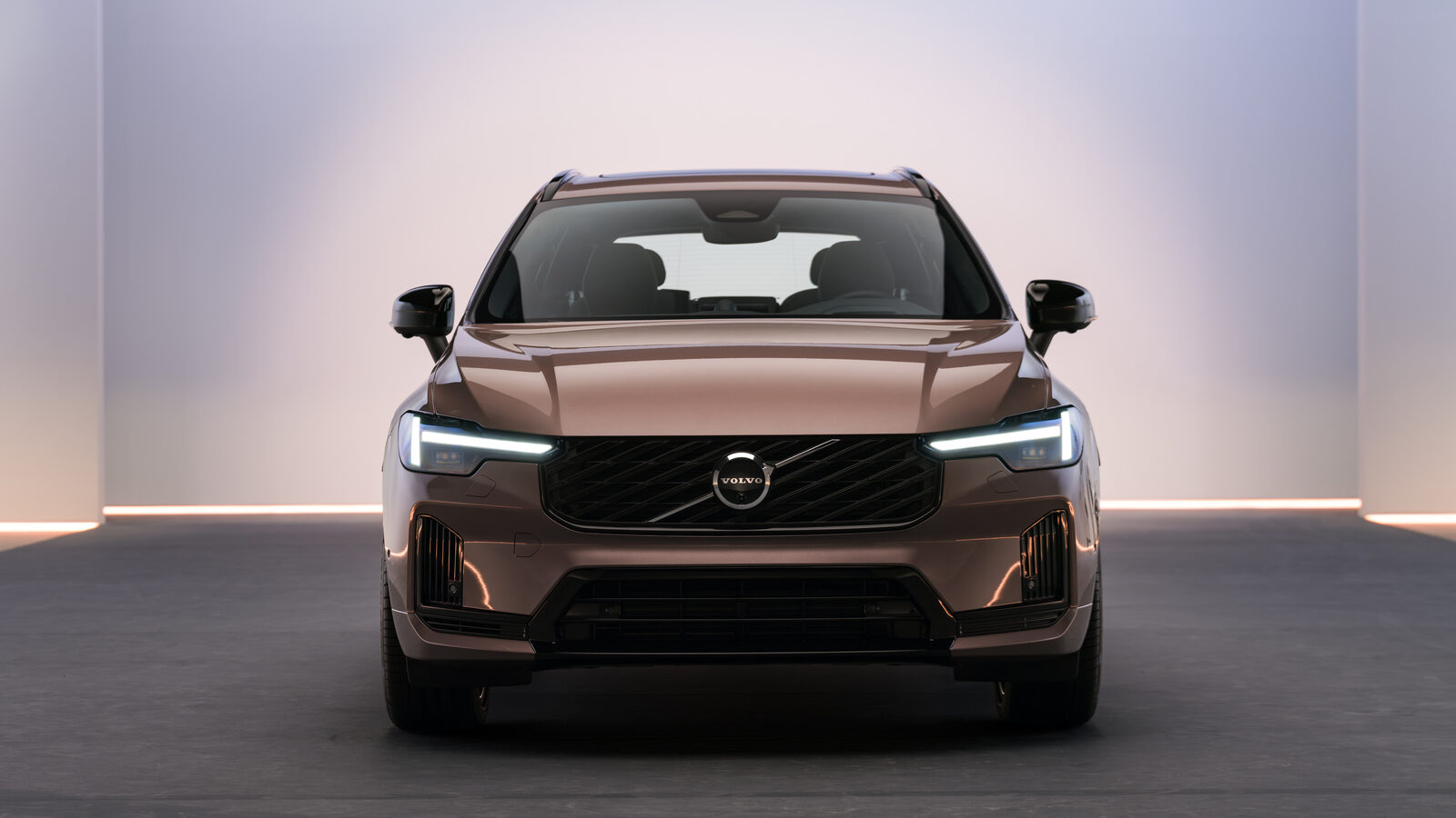 Volvo XC60 2027 : 41 kWh sous le plancher pour faire durer un châssis de dix ans