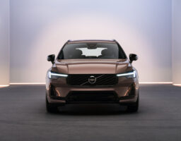 Volvo XC60 2027 : 41 kWh sous le plancher pour faire durer un châssis de dix ans