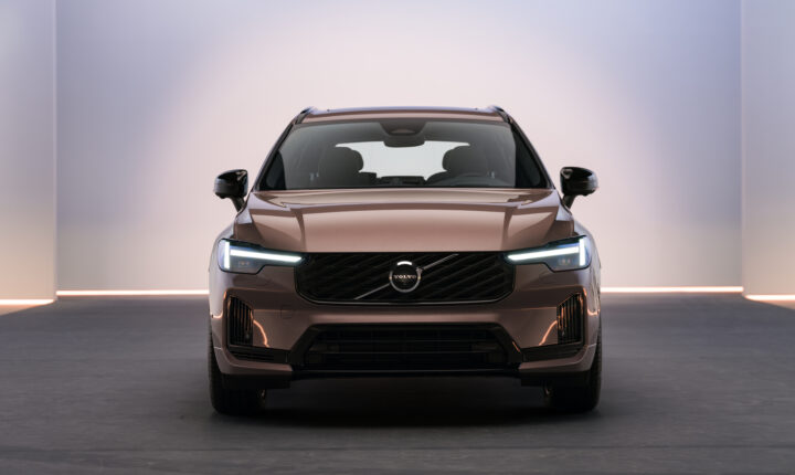 Volvo XC60 2027 : 41 kWh sous le plancher pour faire durer un châssis de dix ans