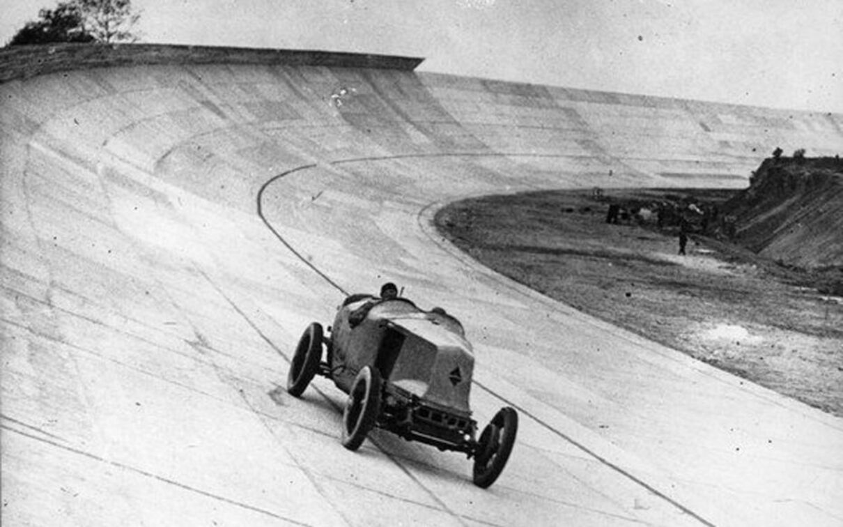 5 octobre 1924 : Dalles creuses, 52 degrés et la ruine d’Alexandre Lamblin à l’Autodrome de Montlhéry