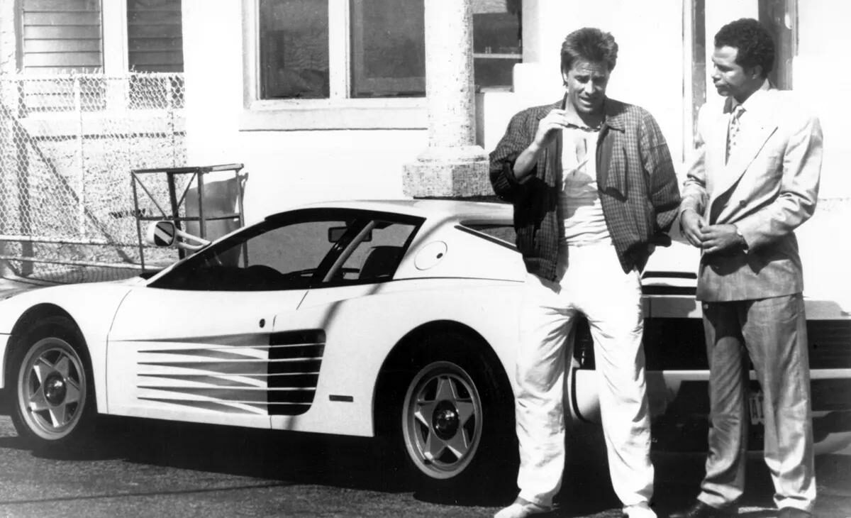 Ferrari Testarossa blanche de Miami Vice : La fureur d’Enzo et la revanche du V12