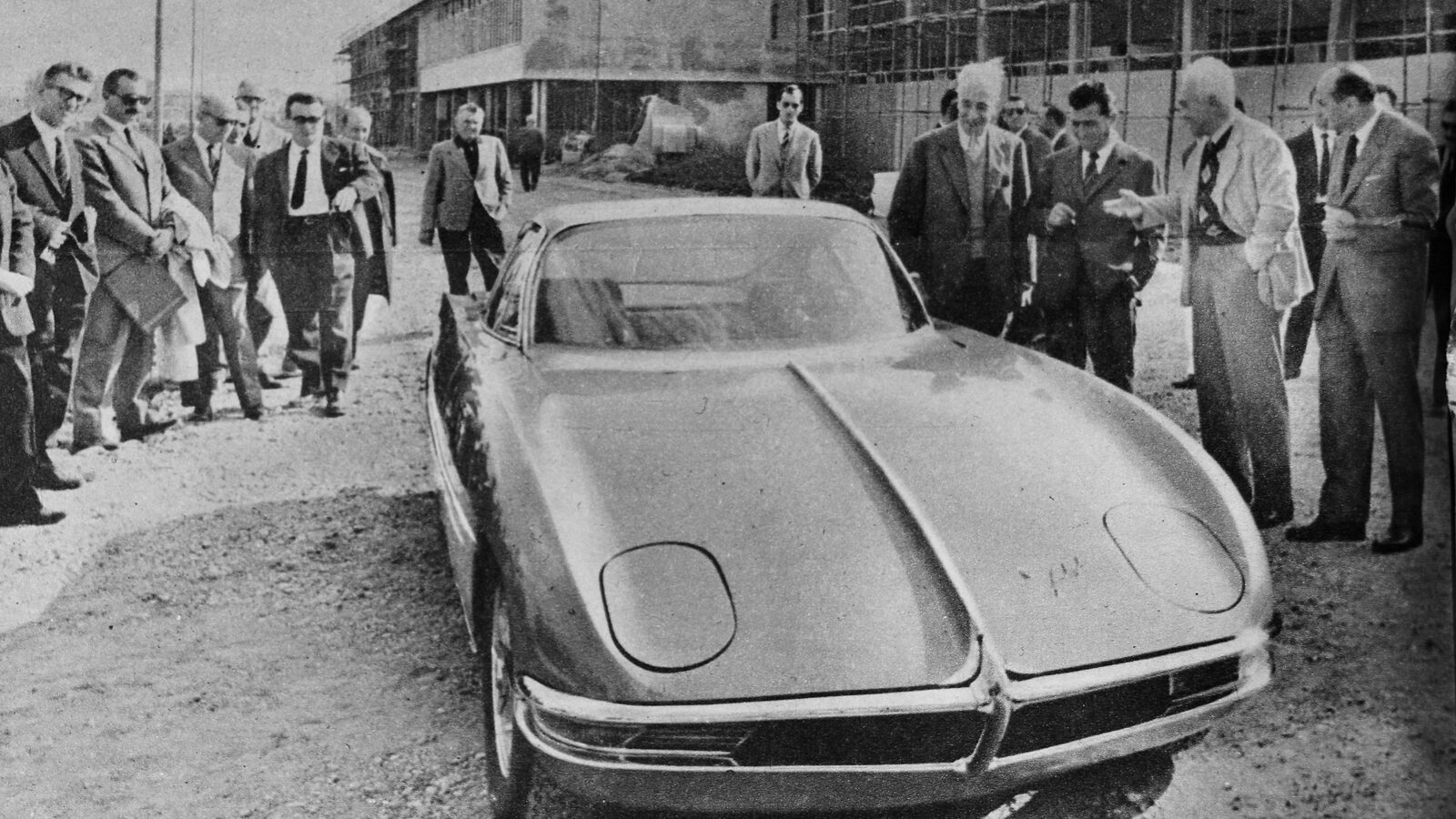 30 octobre 1963 : Le jour où Lamborghini a calé son premier prototype avec des gravats