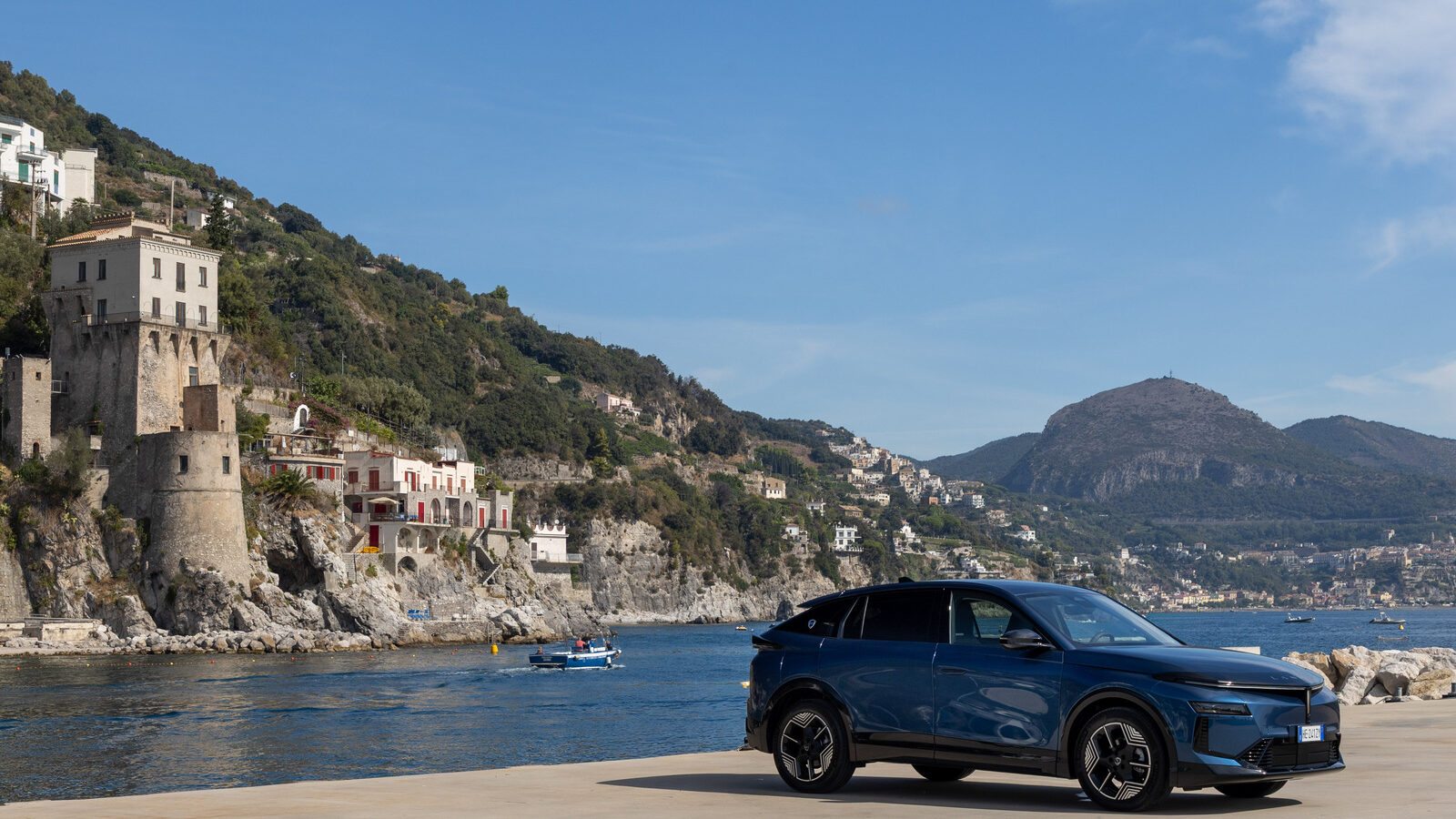 Essai Lancia Gamma Grande Autonomie : Le salon turinois de 740 kilomètres à l’épreuve du Vésuve