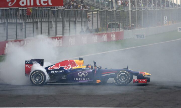 27 octobre 2013 : Le jour où Sebastian Vettel a pris 25 000 euros d’amende pour ses donuts en Inde